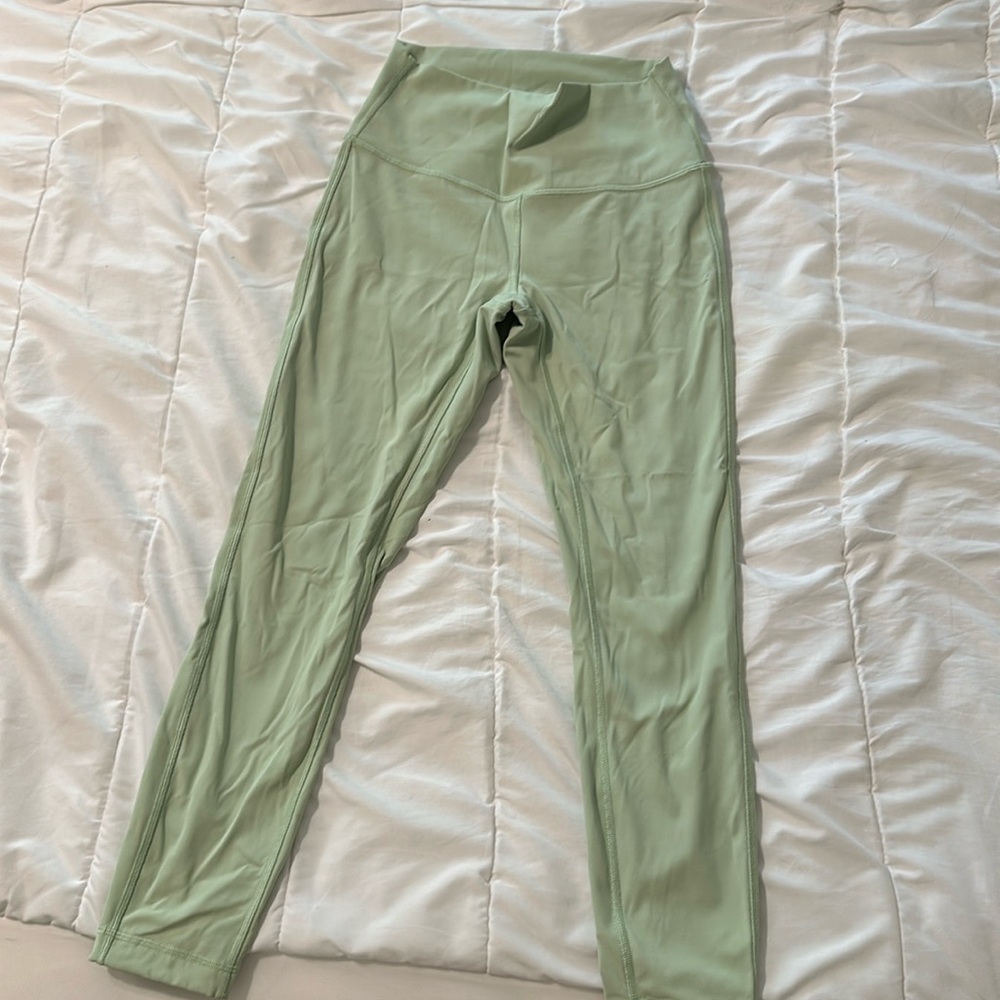 Lululemon 25”, size 6, high rise tight in creamy mint